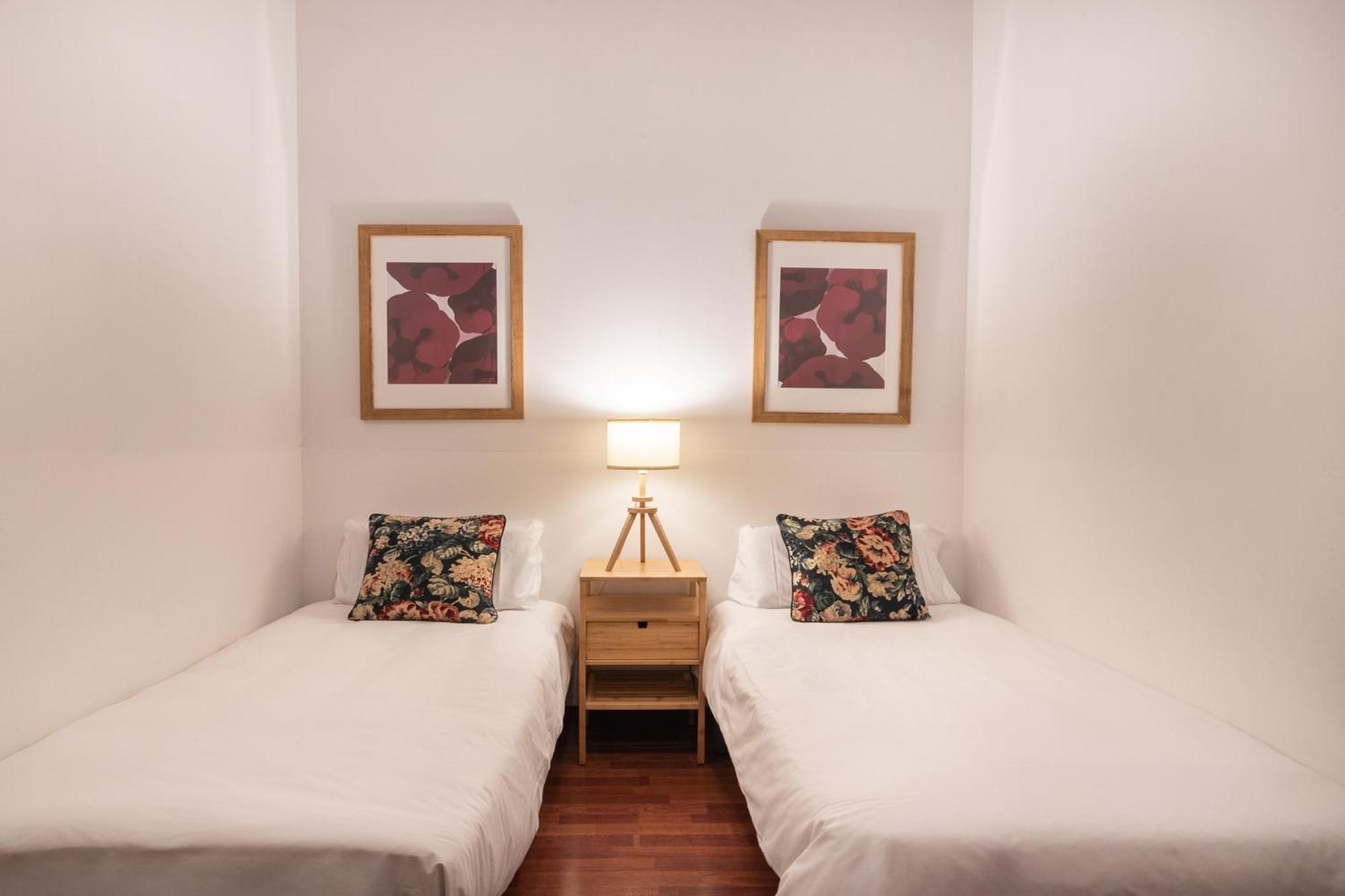 Spacious & Sunny Apt With Terrace In The City Center บาร์เซโลนา ภายนอก รูปภาพ